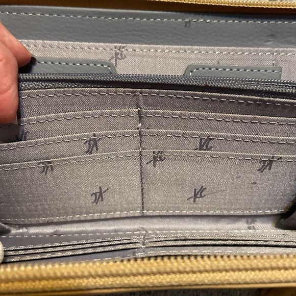 Kenneth Cole Tan Leather Clutch Wallet - Picture 7 of 16